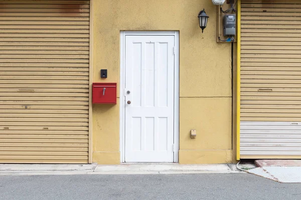 Calçada Por Parede Rua Porta — Fotografia de Stock