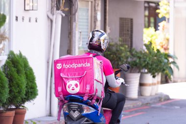 Taipei, Tayvan - Ekim 2020 Gıda Pandası Motosiklet Kutusu, Tayvan 'da teslimat servisi