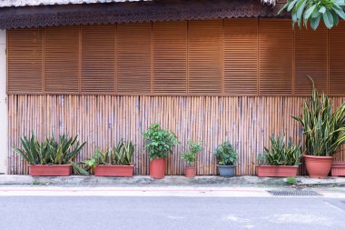 Sokak duvarı arka planı, endüstriyel arka plan, depo tuğla duvarlı boş Grunge şehir sokağı