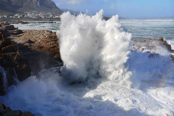 Obrovské Vlny Zřítilo Pobřeží — Stock fotografie