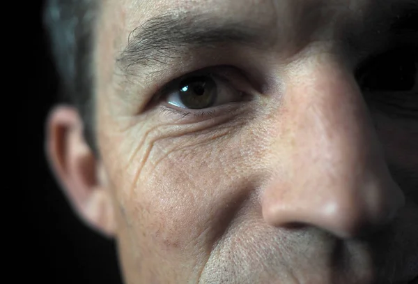 Man Portret Met Dramatische Licht Close Oog — Stockfoto