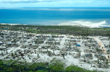 Pemba, Mozambik - 1 Mayıs 2019 : Harap olmuş köyün havadan görünümü
