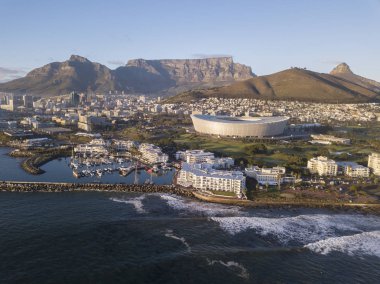 Cape Town üzerinde havadan görünüm, Table Mountain ile Güney Afrika
