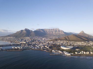 Cape Town üzerinde havadan görünüm, Table Mountain ile Güney Afrika