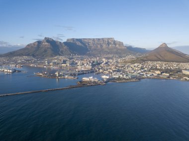 Cape Town üzerinde havadan görünüm, Table Mountain ile Güney Afrika