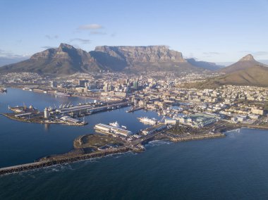 Cape Town üzerinde havadan görünüm, Table Mountain ile Güney Afrika