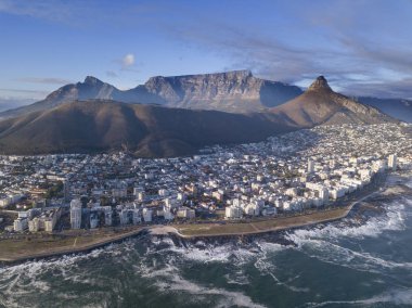 Cape Town üzerinde havadan görünüm, Table Mountain ile Güney Afrika