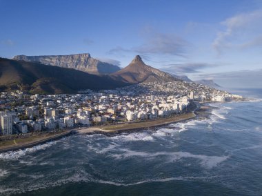 Cape Town üzerinde havadan görünüm, Table Mountain ile Güney Afrika