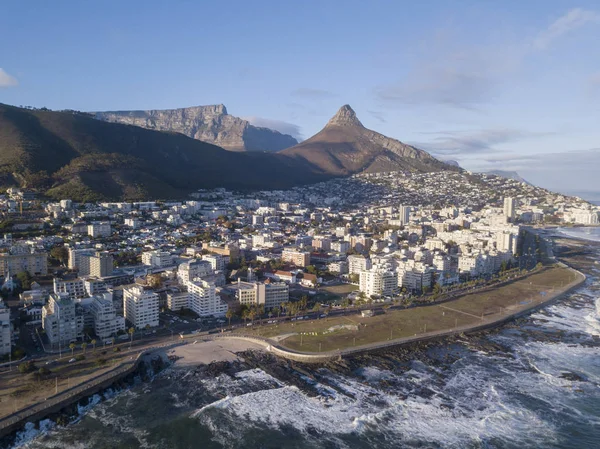 Cape Town üzerinde havadan görünüm, Table Mountain ile Güney Afrika