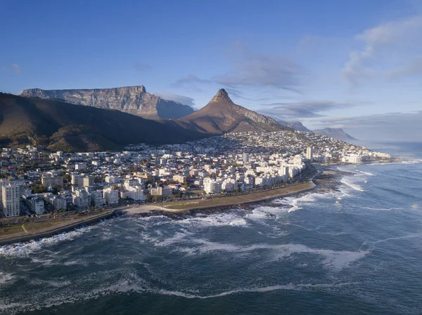 Vista aérea sobre a Cidade do Cabo, África do Sul com Montanha Mesa — Fotografia de Stock