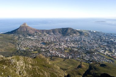 Table Mountain ve Cape Town üzerinde havadan görünüm, Güney Afrika