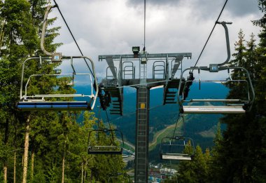 Boş teleferik. Doğa arka plan