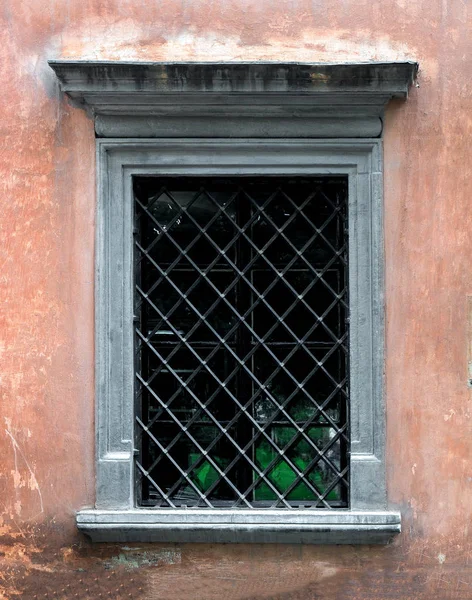 Okna Fasádě Domů Starém Městě — Stock fotografie