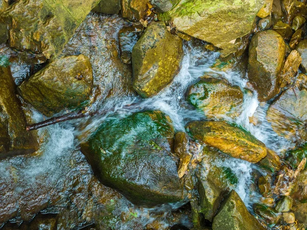 Горный Водопад Голубой Чистой Водой Летний Фон — стоковое фото