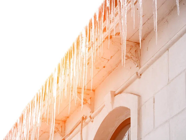 Frozen Icicles Roof Building Winter Background Sunset — Stock Photo, Image