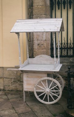 Gezici, eski şehrin sokaklarında durak