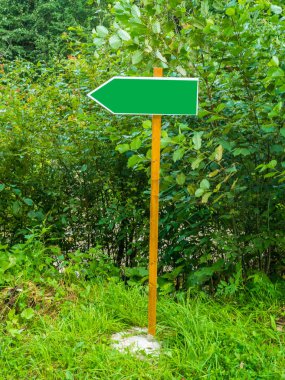 Oklar boş dükkan işaretçilerdir.