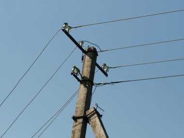 Sütun üzerinde elektrik sayaçları