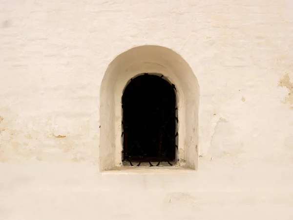 Texture Ancienne Fenêtre Avec Une Grille Rouillée — Photo