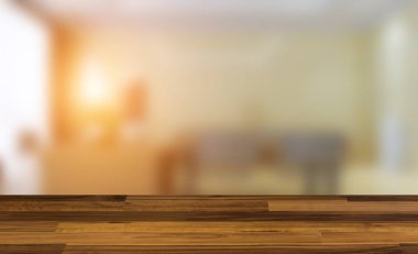 mermer duvarlar ve büyük bir pencere ile modern dolap. iş ba