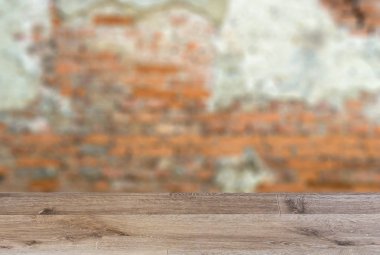 boş ahşap masa. Döşeme. Eski bir tuğlanın dokusu. Mockup.