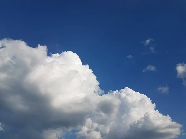 クローズ アップ青い空雲 — ストック写真