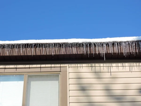 Closeup Icicles Telhado — Fotografia de Stock