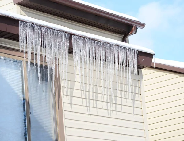 Icicles Roof — Stock Photo, Image