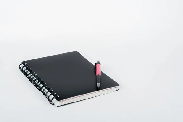 Carnet Stylo Isolés Sur Fond Blanc — Photo