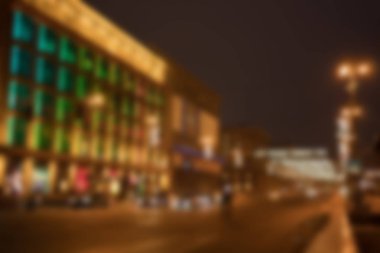 Arka plan bulanık. Gece şehir ışıkları bulanıklık. gece şehir hayatı: araba ve sokak lambaları, retro tarzı.