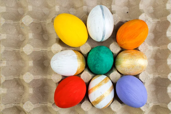 Bonne Carte Pâques Oeufs Pâques Colorés Sur Fond Carton Espace — Photo