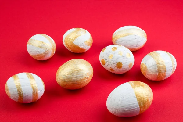 Mutlu Paskalyalar Boyalı Yumurta Kırmızı Zemin Üzerine Üstten Görünüm Metin Telifsiz Stok Fotoğraflar