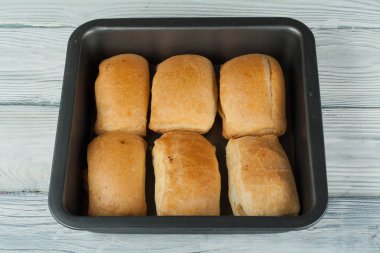 Bir palet üzerindeki pişmiş köftesi. Üstten görünüm