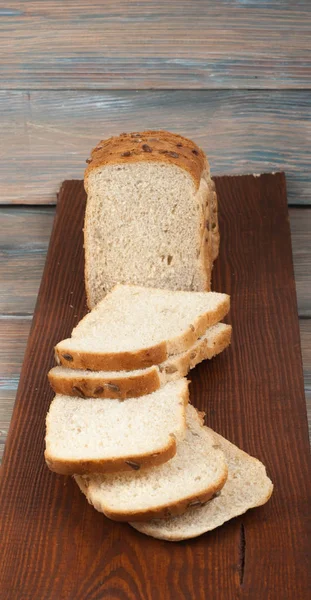 Mnoho Smíšených Chleby Rohlíky Upečeného Chleba Dřevěný Stůl Pozadí — Stock fotografie