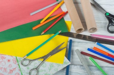 kalem kalem işaretçileri defter makas