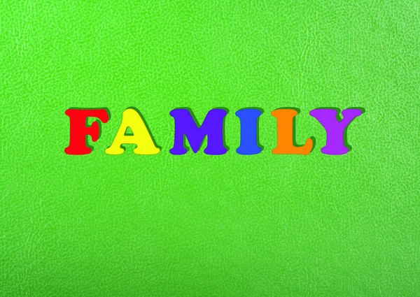 Palabra Familia Sobre Fondo Verde Compuesta Letras Madera Coloridas Del — Foto de Stock
