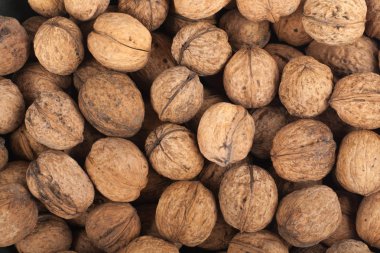 Ceviz, arka plan, taze ceviz Pazar dağınık yığını