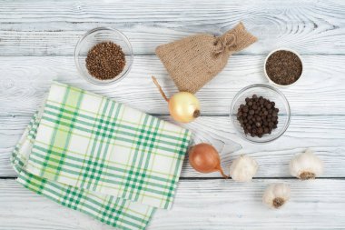 Mutfak, çeşniler, reçete kayıt. Yemek yiyecek üstten görünüm üstten görünüm