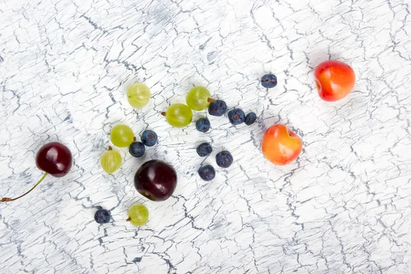 Varias Bayas Frescas Verano Fondo Blanco Antioxidantes Dieta Desintoxicación Frutas — Foto de Stock