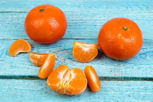 Mogen Apelsin Färsk Mandarin Ren Mandarin Mandarin Skivor Trä Bakgrund — Stockfoto