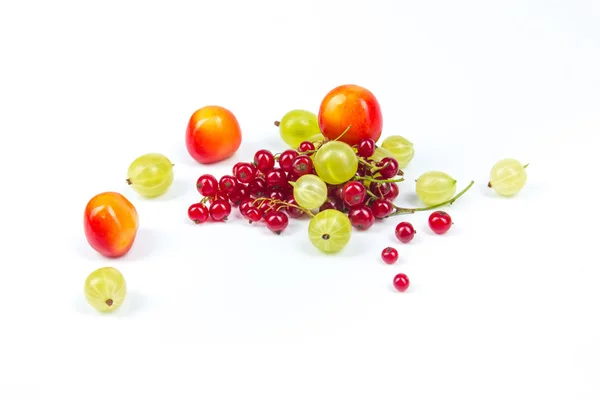 Olika Färska Sommarbär Vit Bakgrund Antioxidanter Detox Diet Ekologiska Frukter — Stockfoto