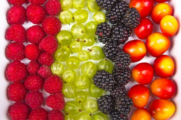 Varias Bayas Frescas Verano Tazón Antioxidantes Dieta Desintoxicación Frutas Orgánicas — Foto de Stock