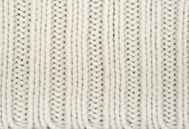 Süveter ya da atkı kumaş dokusu büyük örgü. Örülmüş forma ve kabartma desenli. Örgü ören örgüler. Yün el yapımı makine, el yapımı..