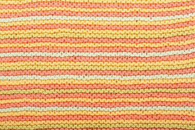 Süveter ya da atkı kumaş dokusu büyük örgü. Örülmüş forma ve kabartma desenli. Yün el yapımı makine, el yapımı.