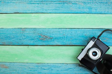 Ahşap arka plan - plaj yaz tatili kamerada. En iyi görünüm ve kopya alanı