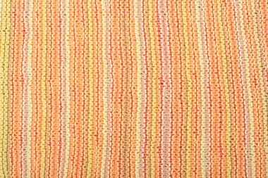 Süveter ya da atkı kumaş dokusu büyük örgü. Örülmüş forma ve kabartma desenli. Yün el yapımı makine, el yapımı.