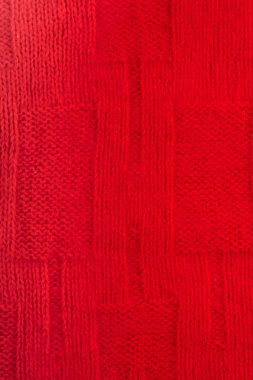 Süveter ya da atkı kumaş dokusu büyük örgü. Örülmüş forma ve kabartma desenli. Örgü ören örgüler. Yün el yapımı makine, el yapımı..