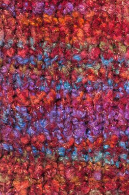 Süveter ya da atkı kumaş dokusu büyük örgü. Örülmüş forma ve kabartma desenli. Yün el yapımı makine, el yapımı.