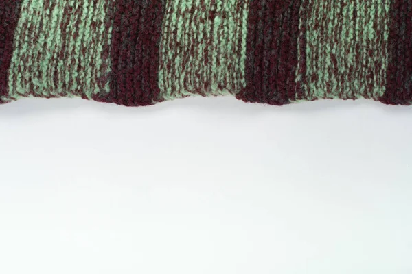 스웨터 스카프 커다란 뜨개질을 셔츠의 배경에 돋보기 패턴이 있습니다 손으로 — 스톡 사진
