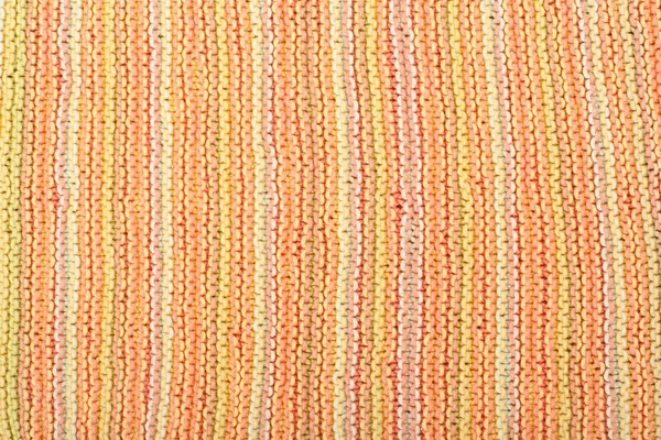 Süveter ya da atkı kumaş dokusu büyük örgü. Örülmüş forma ve kabartma desenli. Yün el yapımı makine, el yapımı.